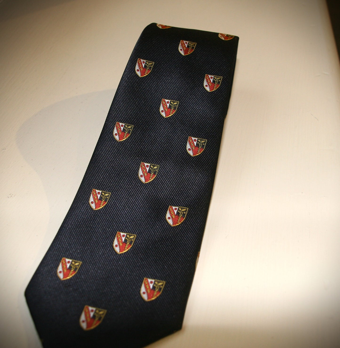 Darwin Crested Tie