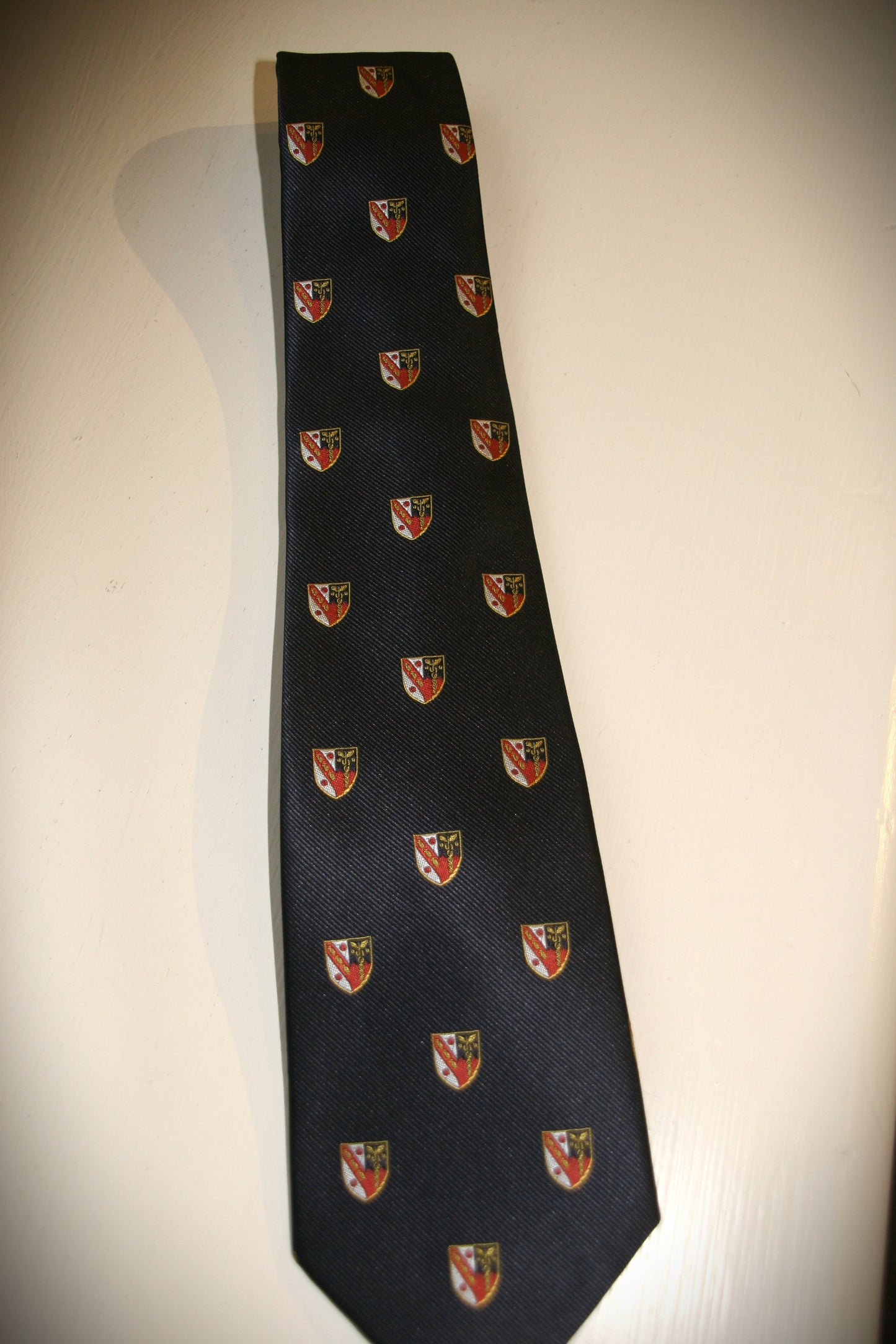 Darwin Crested Tie